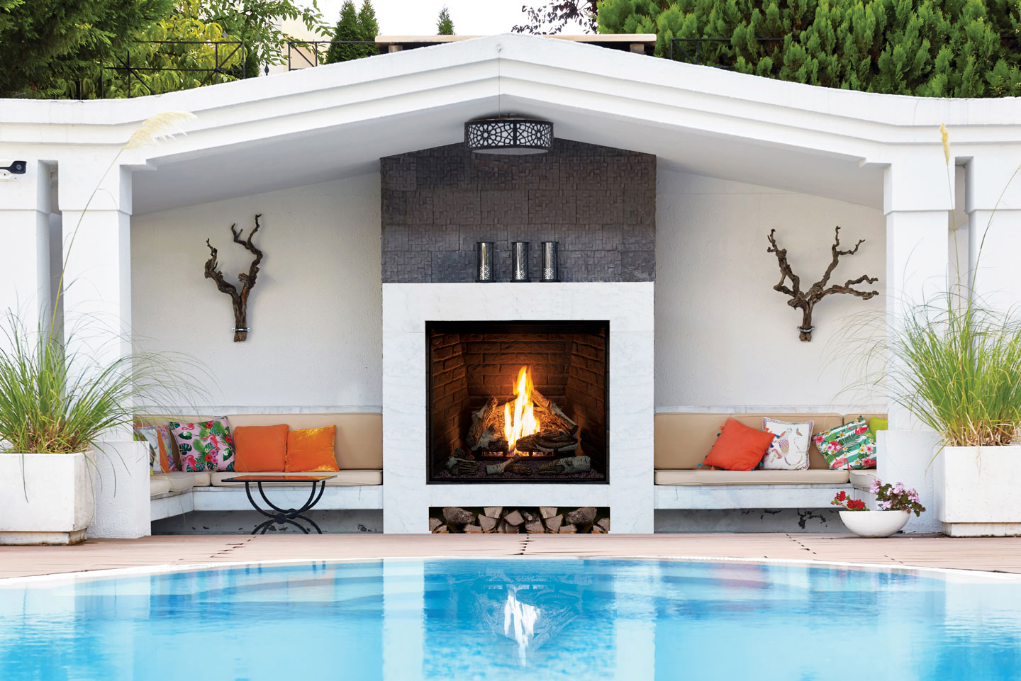 U44 Outdoor Traditional Fireplace - Image 10