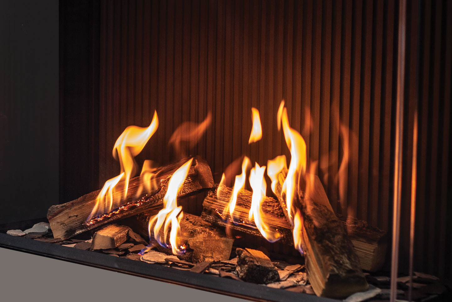U50 Tall Ultra Bay Fireplace - Image 3