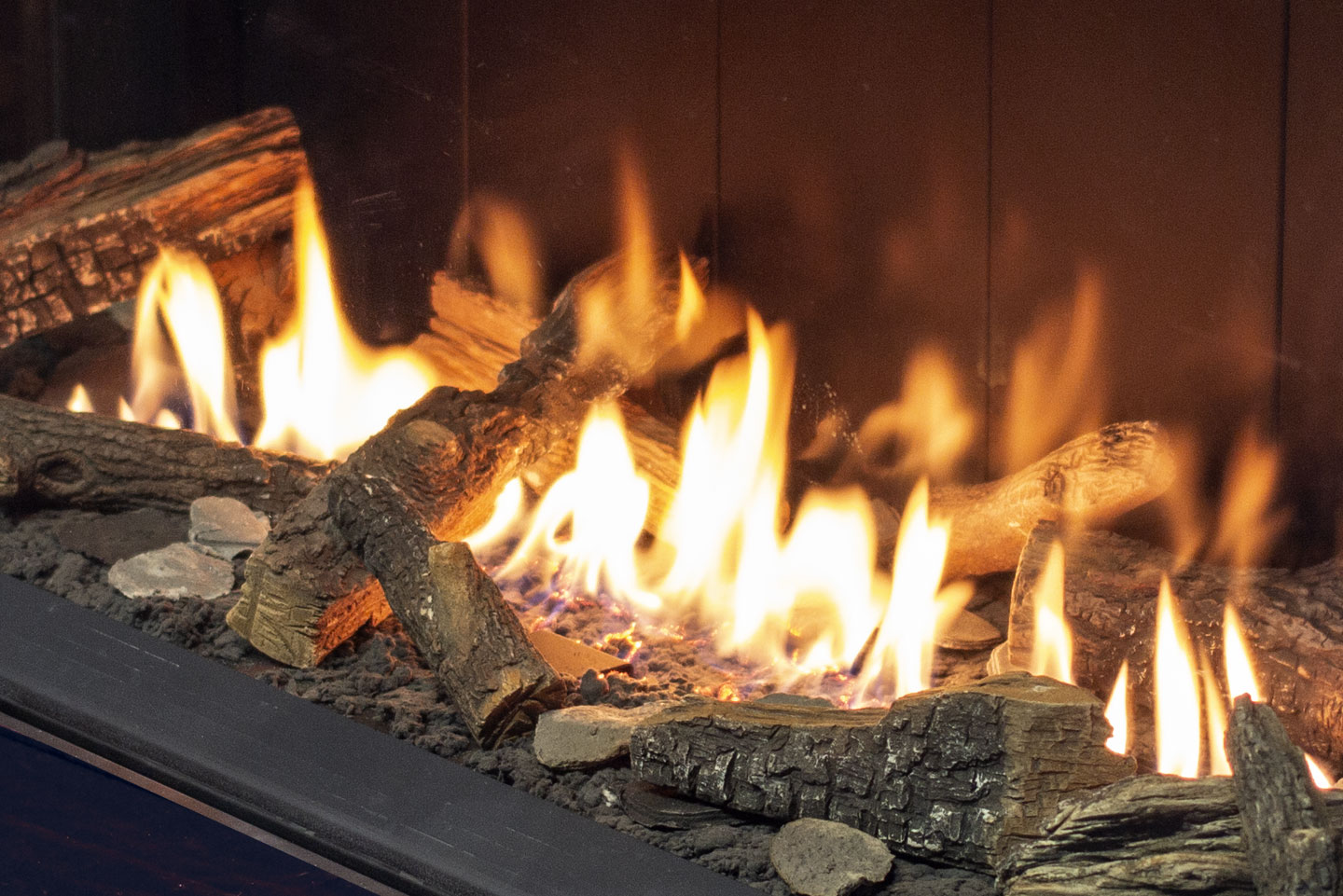 U70 Bay Fireplace - Image 3